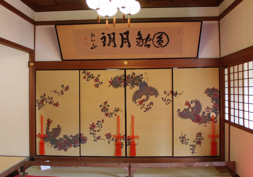 東大寺本坊上段の間襖絵「鳳凰」一般公開の様子