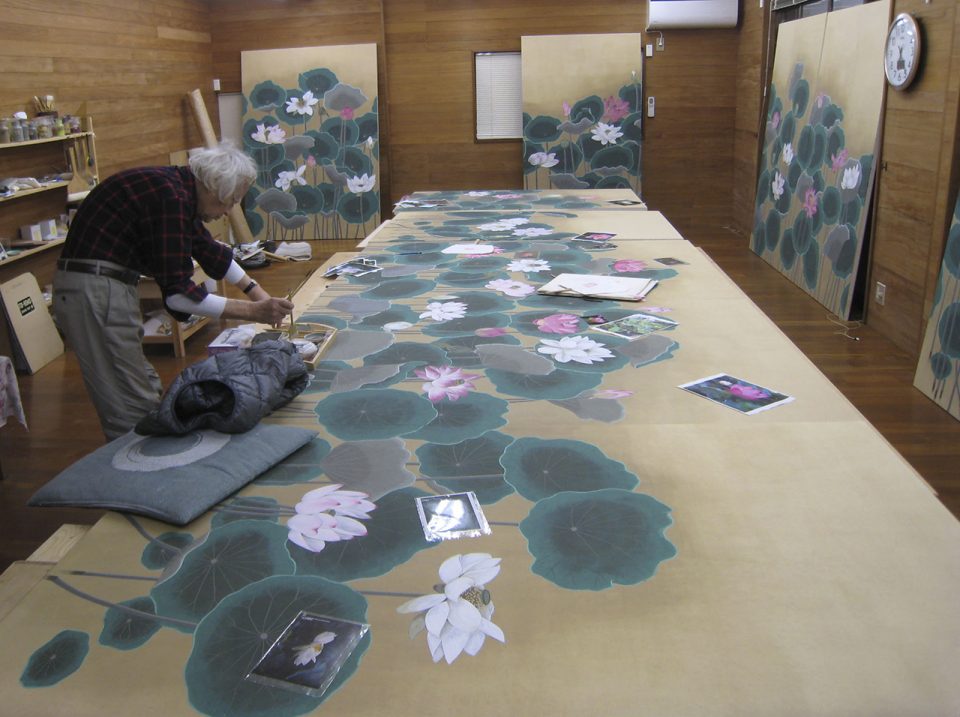 鎌倉の建長寺境内「『玉雲庵』での「蓮池」製作風景。